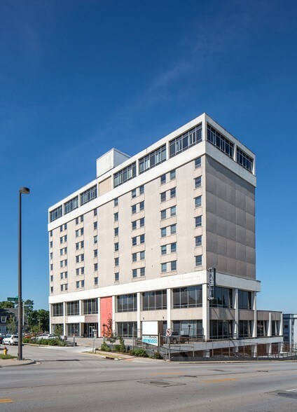 105 N 31st Ave, Omaha, NE à louer - Photo du bâtiment - Image 3 de 8