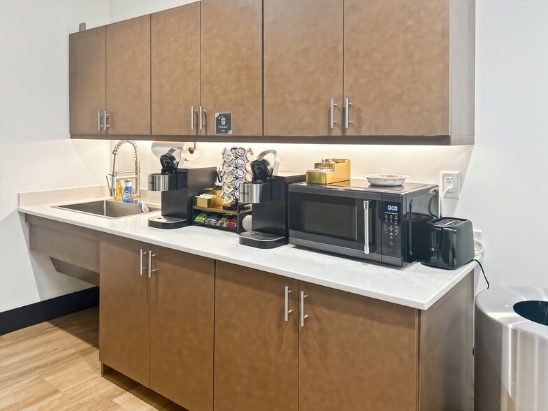 1301 Industrial Dr, Crestview, FL for lease - Interior Photo - Image 2 of 22