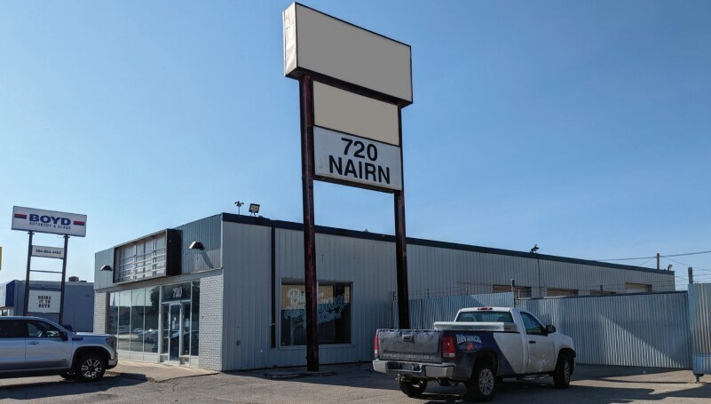 720 Nairn Av, Winnipeg, MB for sale Primary Photo- Image 1 of 1