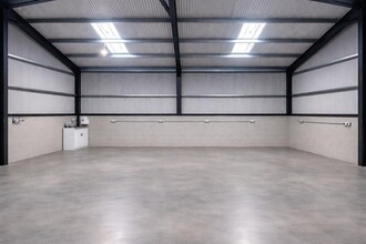 Vicarage Lane, Worcester for lease Interior Photo- Image 1 of 7