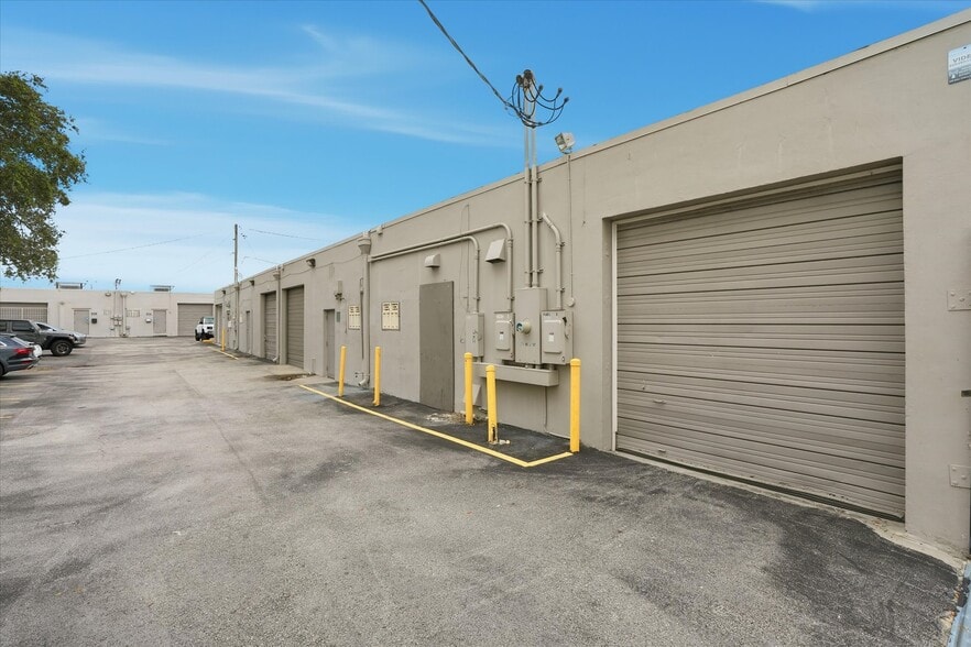 274 NE 67th St, Miami, FL à louer - Photo du bâtiment - Image 3 de 7