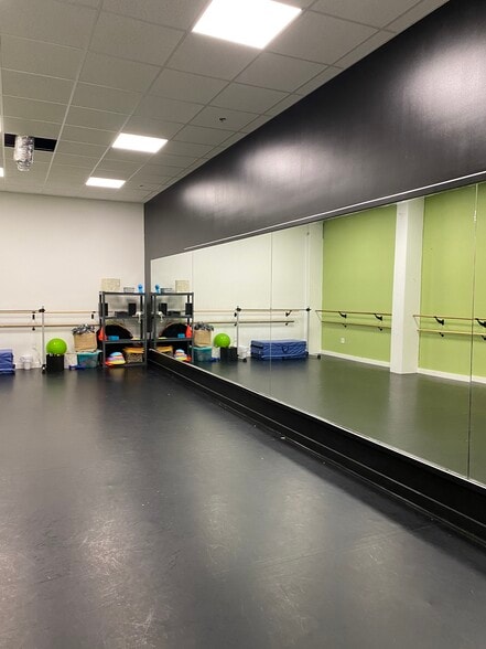 280 High St, Clinton, MA à louer - Photo du bâtiment - Image 3 de 11