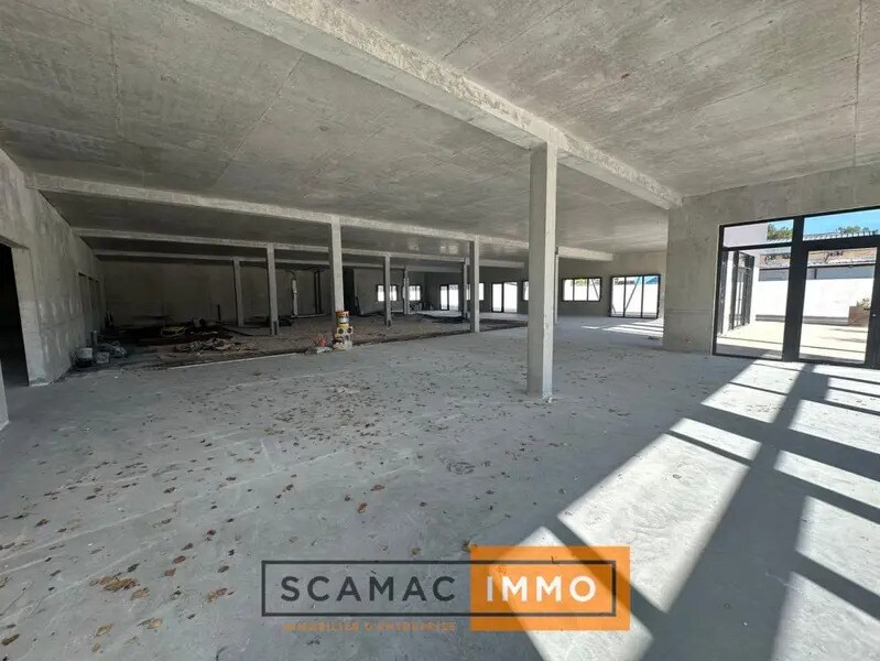 Retail in Éguilles for lease Construction Photo- Image 1 of 5