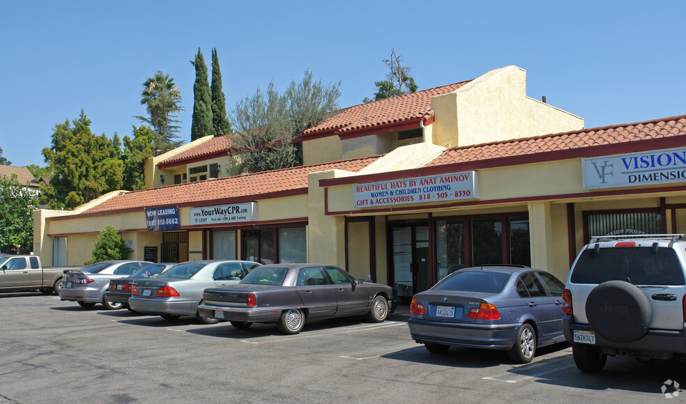 12410-12428 Burbank Blvd, Los Angeles, CA à louer - Photo principale - Image 1 de 1