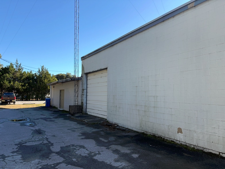 1836 Gum Branch Rd, Jacksonville, NC à louer - Photo du bâtiment - Image 3 de 8