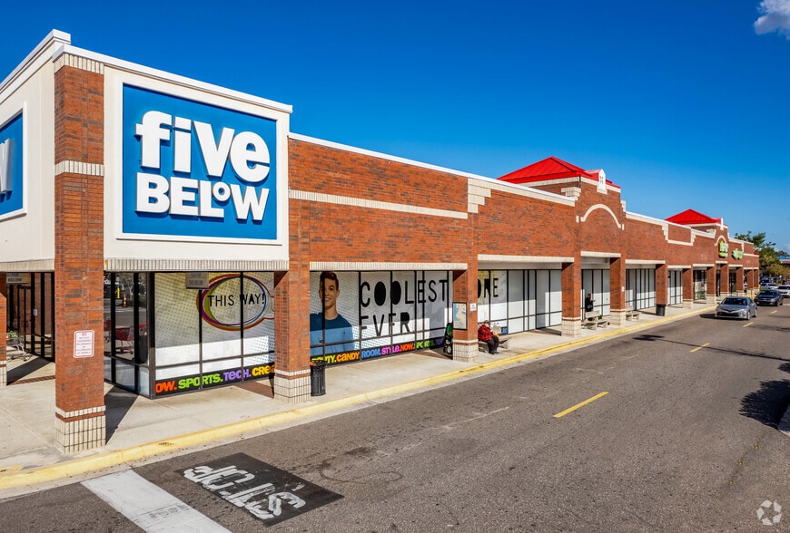 10500 Ulmerton Rd, Largo, FL for lease - Building Photo - Image 3 of 8