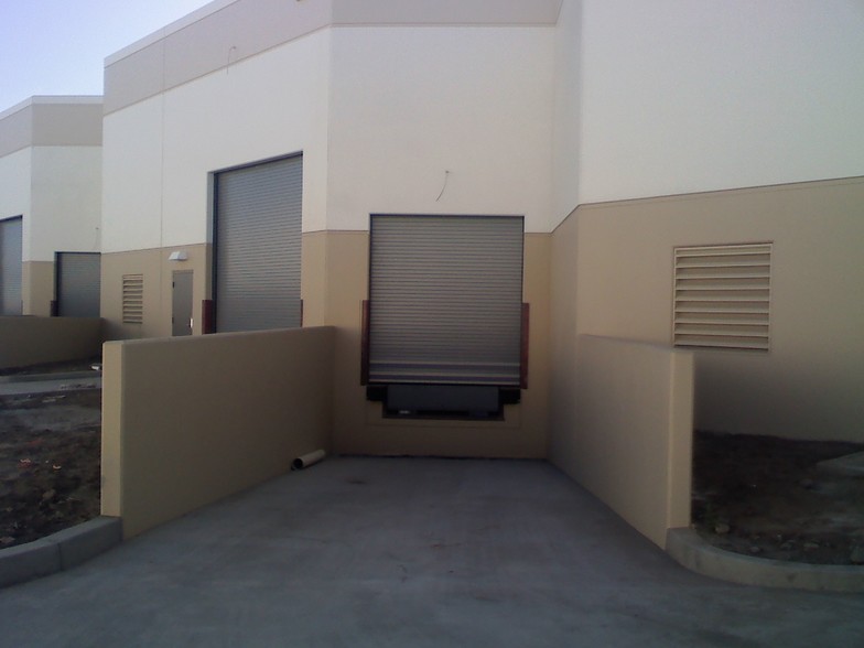 201 Rice Ave, Oxnard, CA for lease - Building Photo - Image 2 of 17