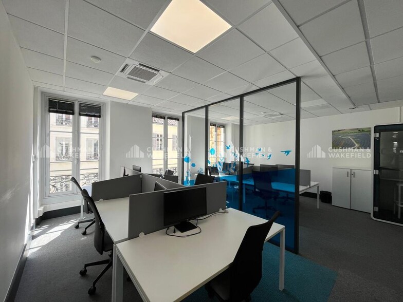 Office in Marseille for lease - Interior Photo - Image 3 of 26