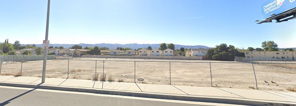 25031 Railroad Avenue, Santa Clarita, CA à louer - Photo principale - Image 2 de 7