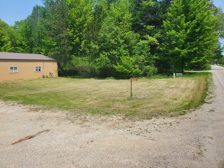 W1830 Old Peshtigo Rd, Marinette, WI for sale - Building Photo - Image 3 of 9