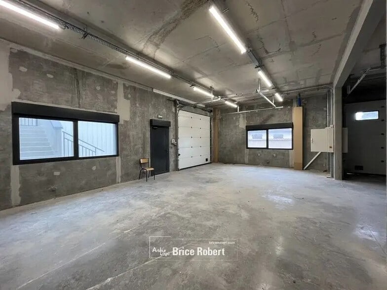 Flex in Villeurbanne for lease - Interior Photo - Image 3 of 8
