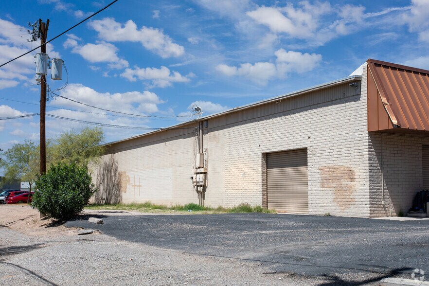 2424 E Grant Rd, Tucson, AZ à vendre - Photo du bâtiment - Image 2 de 5