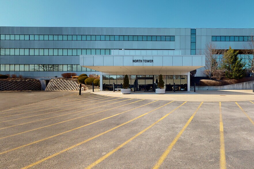 12855 N 40 Dr, Saint Louis, MO à louer - Photo du bâtiment - Image 2 de 13