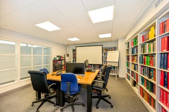 220 E 42nd St, New York, NY for lease Interior Photo- Image 2 of 4