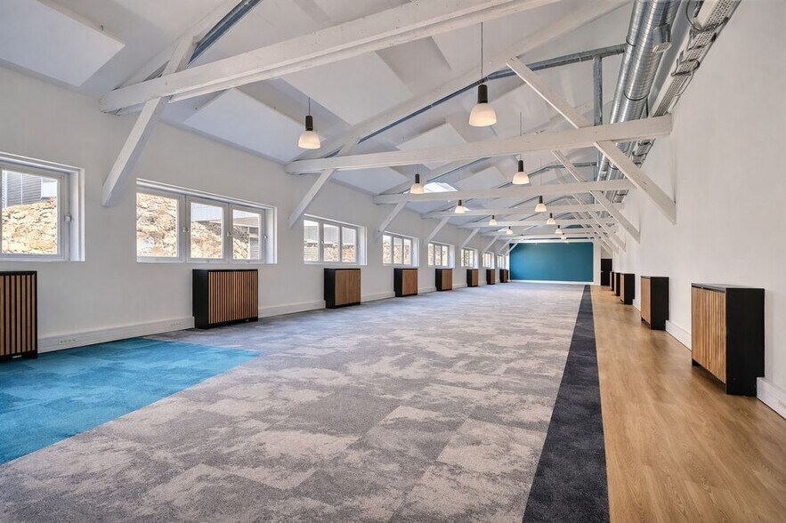 130 Rue Du Mont Cenis, Paris for lease - Building Photo - Image 3 of 16