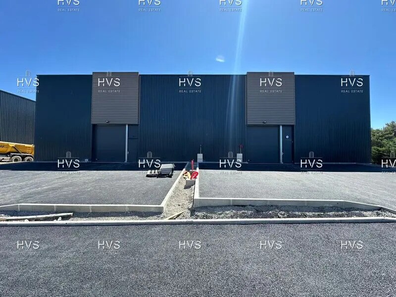 Flex in Venelles for lease Building Photo- Image 1 of 12