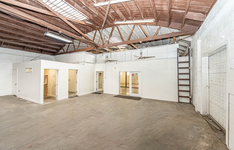 947 N Vignes St, Los Angeles, CA à vendre - Photo du bâtiment - Image 2 de 39