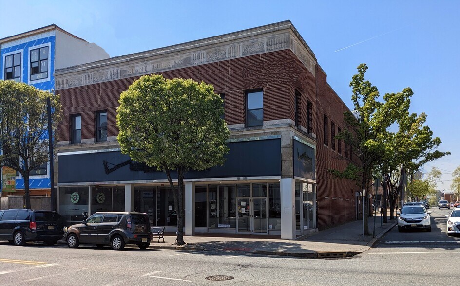 493-495 Broadway, Bayonne, NJ à louer - Photo du bâtiment - Image 2 de 5