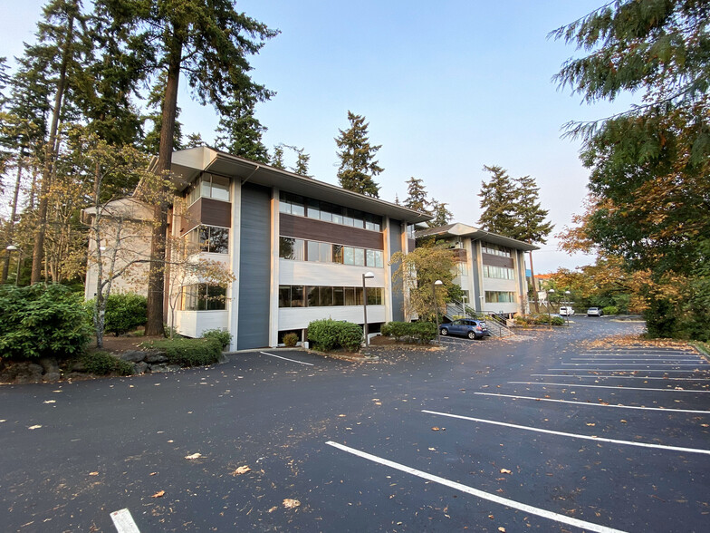 1515 116th Ave NE, Bellevue, WA for sale - Building Photo - Image 1 of 1