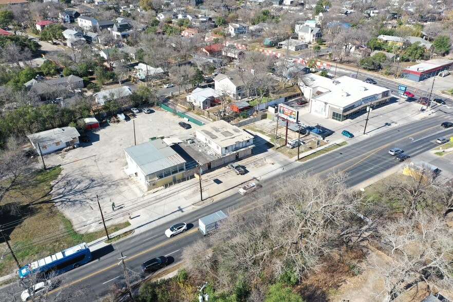 2420 S 1st St, Austin, TX à vendre - Photo du bâtiment - Image 3 de 5