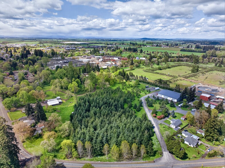 37516 Beaton ln, Lebanon, OR for sale - Building Photo - Image 2 of 15