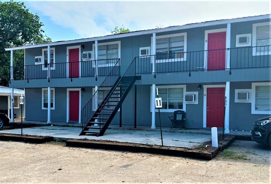 321 Blanks St, Seguin, TX à vendre - Photo du bâtiment - Image 2 de 24