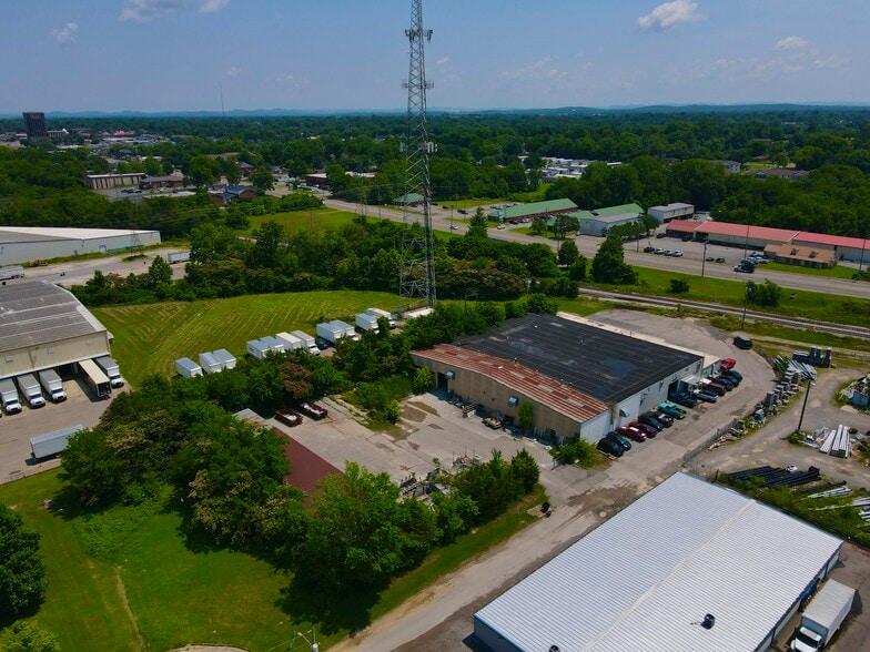 1018-1024 Seals Way, Murfreesboro, TN à vendre - Photo du bâtiment - Image 3 de 5