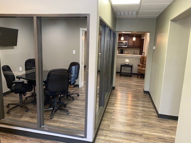 200 N Cherry St, Tomball, TX à louer - Photo intérieure - Image 2 de 3