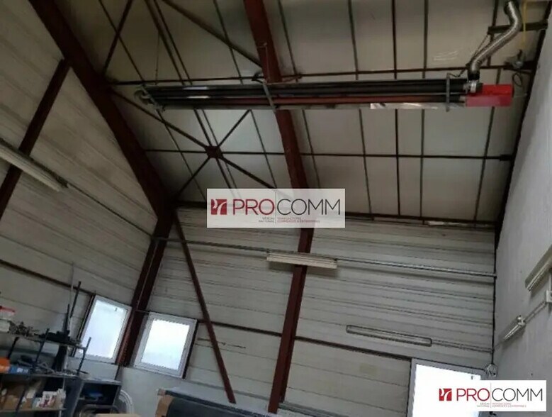 Industrial in Luisant for lease - Interior Photo - Image 2 of 3