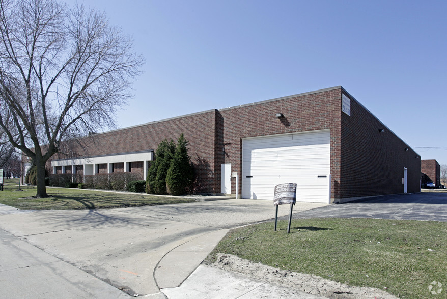 420 Academy Dr, Northbrook, IL for sale - Primary Photo - Image 1 of 1