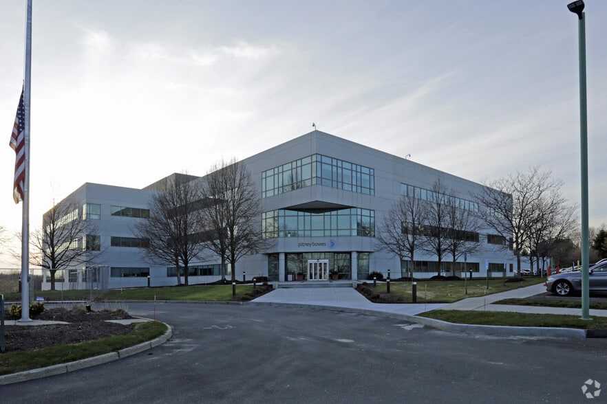 27 Waterview Dr, Shelton, CT à louer - Photo principale - Image 1 de 4