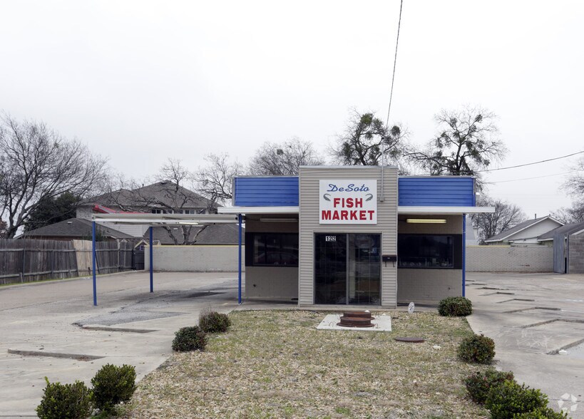 122 S Hampton Rd, DeSoto, TX à vendre - Photo du bâtiment - Image 2 de 14