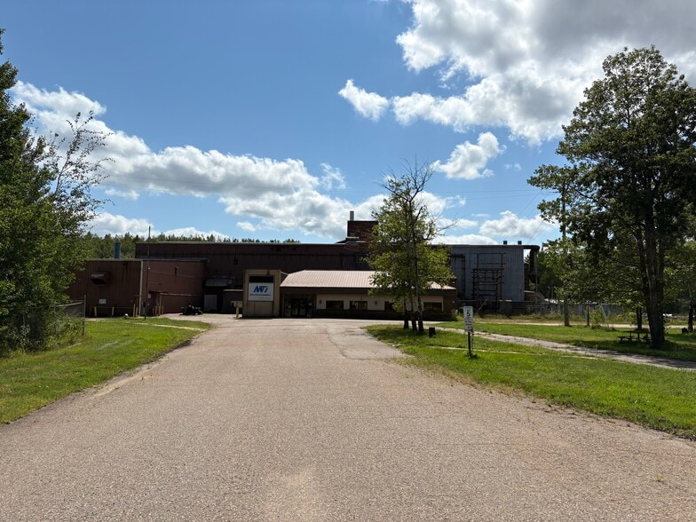 555 W 25th St, Hibbing, MN à vendre - Photo du bâtiment - Image 2 de 13