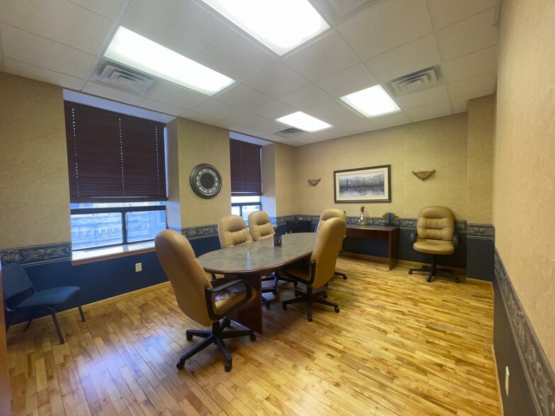 600 S Main St, Oshkosh, WI for lease - Building Photo - Image 3 of 85