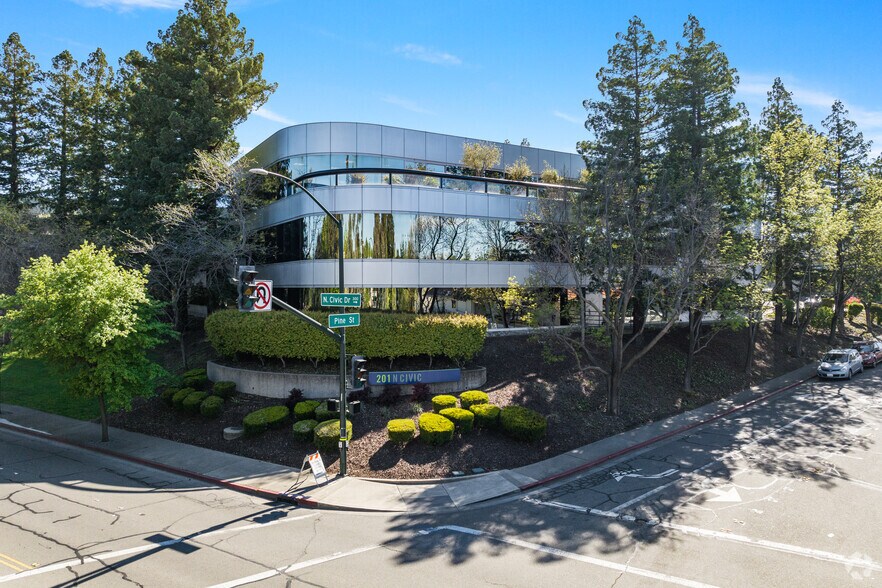201 N Civic Dr, Walnut Creek, CA à louer - Photo du bâtiment - Image 1 de 1