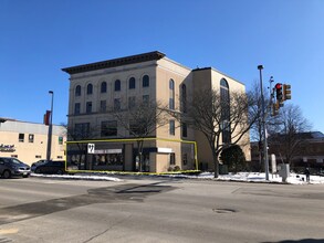 217 Main St, Lewiston, ME à louer Photo du bâtiment- Image 1 de 1