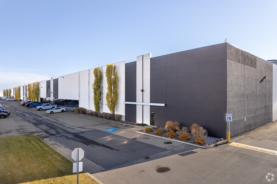 7003-7143 56 Av NW, Edmonton, AB for lease - Building Photo - Image 2 of 5