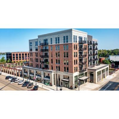 201 W Wisconsin Ave, Neenah, WI à louer Photo du bâtiment- Image 1 de 30