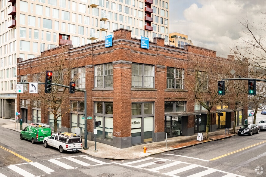 904-916 NW Hoyt St, Portland, OR for lease - Primary Photo - Image 1 of 10