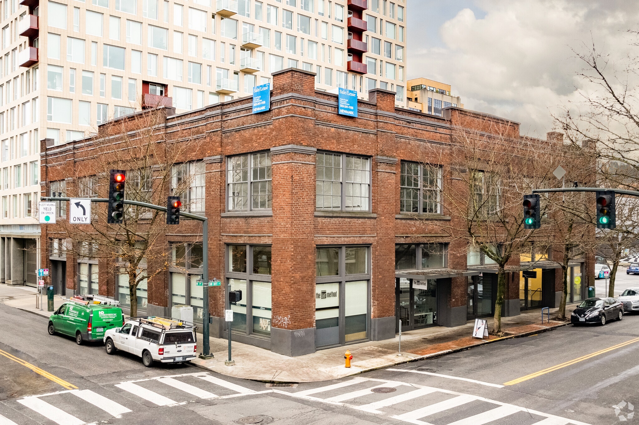 904-916 NW Hoyt St, Portland, OR for lease Primary Photo- Image 1 of 11