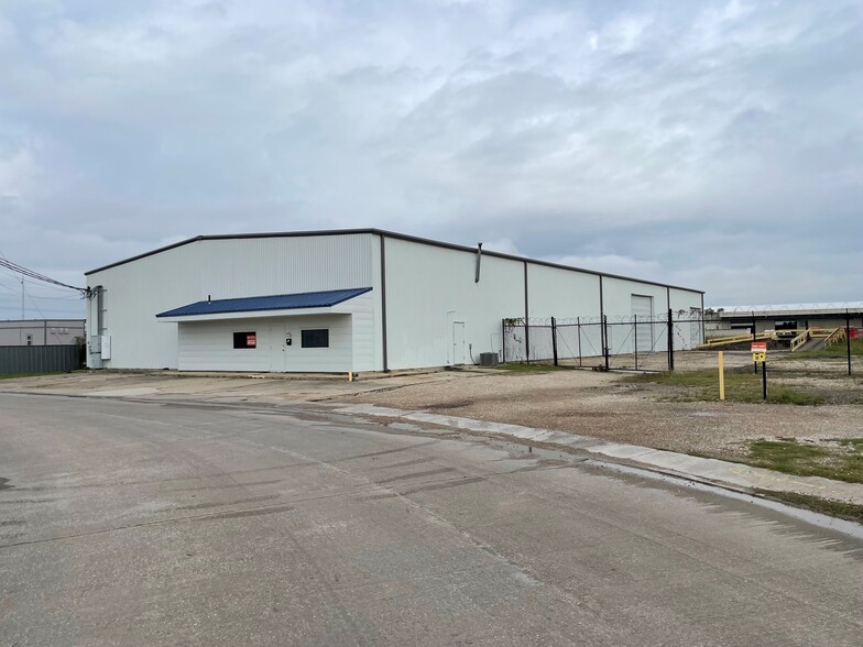 2701 Industrial Ave, Lake Charles, LA for lease - Building Photo - Image 2 of 3