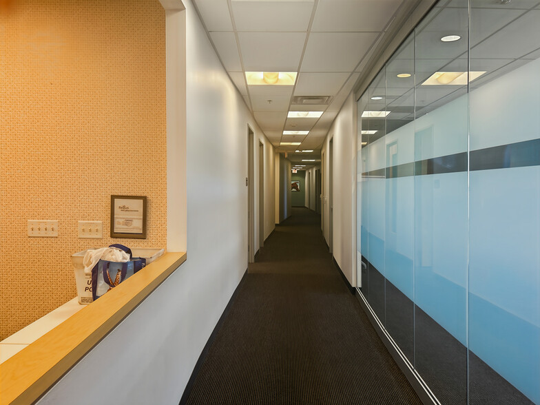 2850 W Horizon Ridge Pky, Henderson, NV for lease - Building Photo - Image 2 of 14