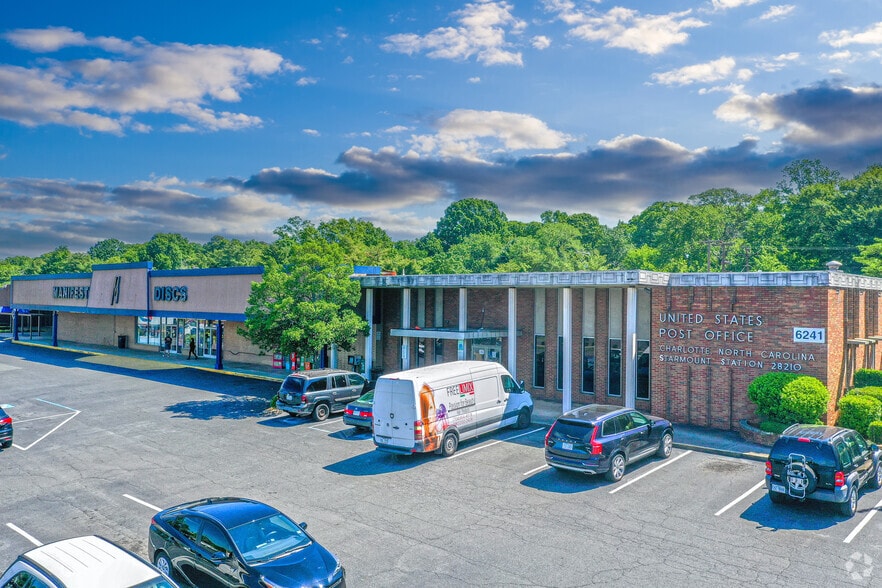 6105-6241 South Blvd, Charlotte, NC for lease - Primary Photo - Image 1 of 5