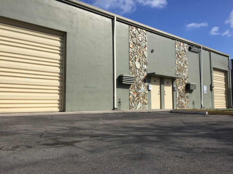 364-386 NW 171st St, Miami, FL for lease - Building Photo - Image 3 of 5