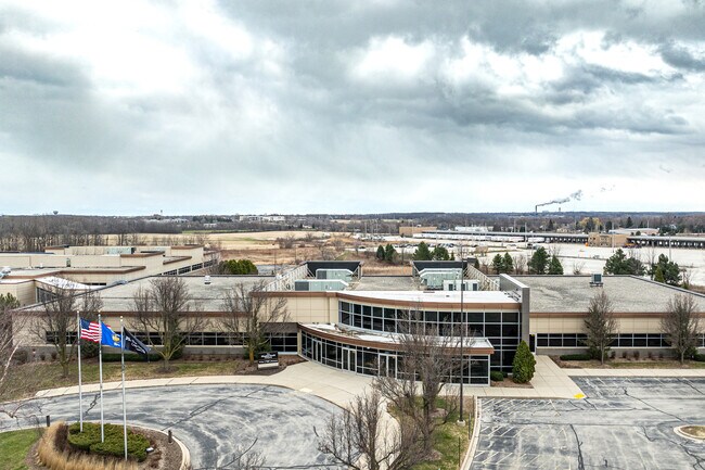 Plus de détails pour 6744 S Howell Ave, Oak Creek, WI - Bureau à vendre