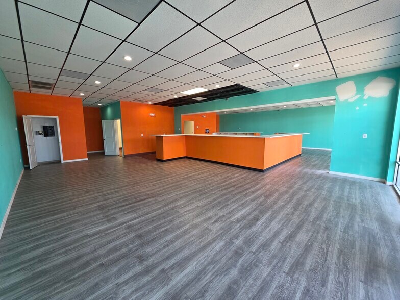 4201 62nd Ave N, Pinellas Park, FL à louer - Photo du bâtiment - Image 3 de 10