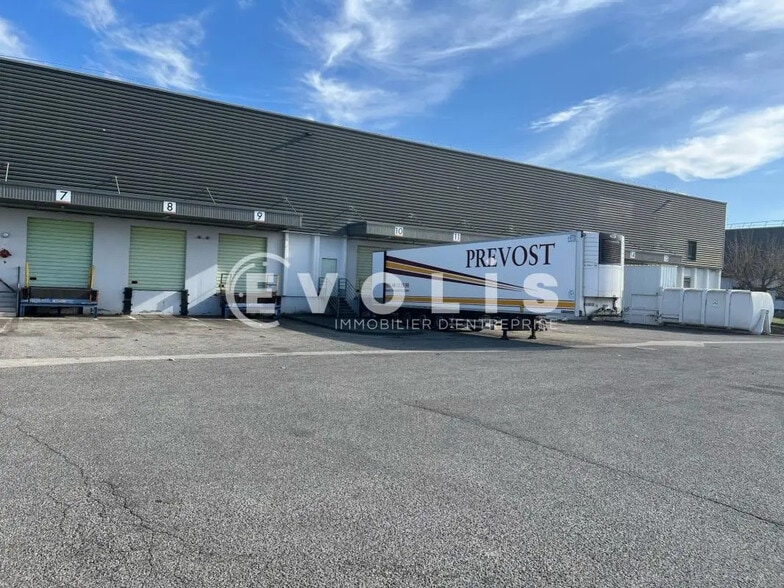 Bureau dans Vénissieux à louer - Photo du bâtiment - Image 3 de 5