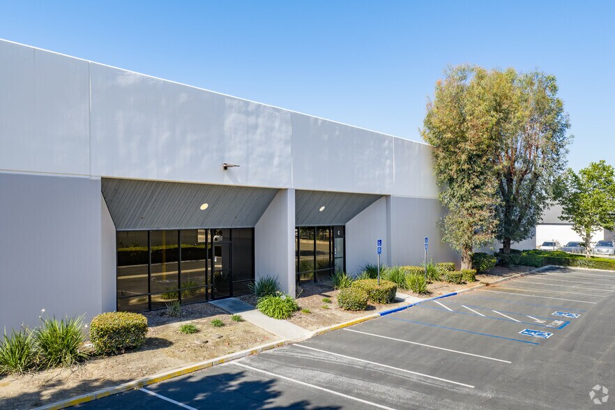 1811 Riverview Dr, San Bernardino, CA à louer - Photo du bâtiment - Image 3 de 10