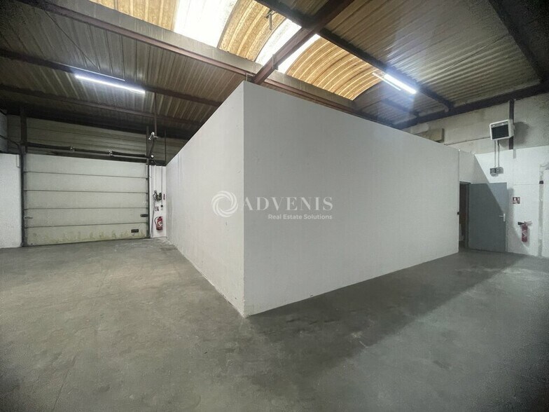 Flex in Le Blanc-Mesnil for lease - Interior Photo - Image 3 of 7