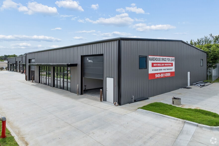 2357 Doreen St, Grand Prairie, TX for lease - Building Photo - Image 1 of 9